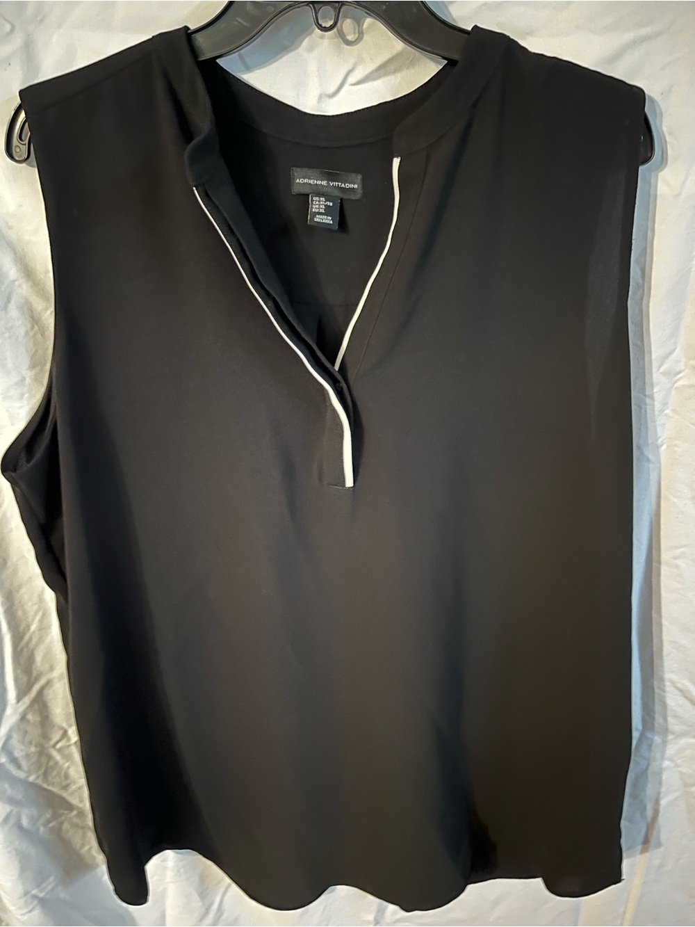 Adrienne Vittadini Black Sleeveless V-Neck Shell with White Trim